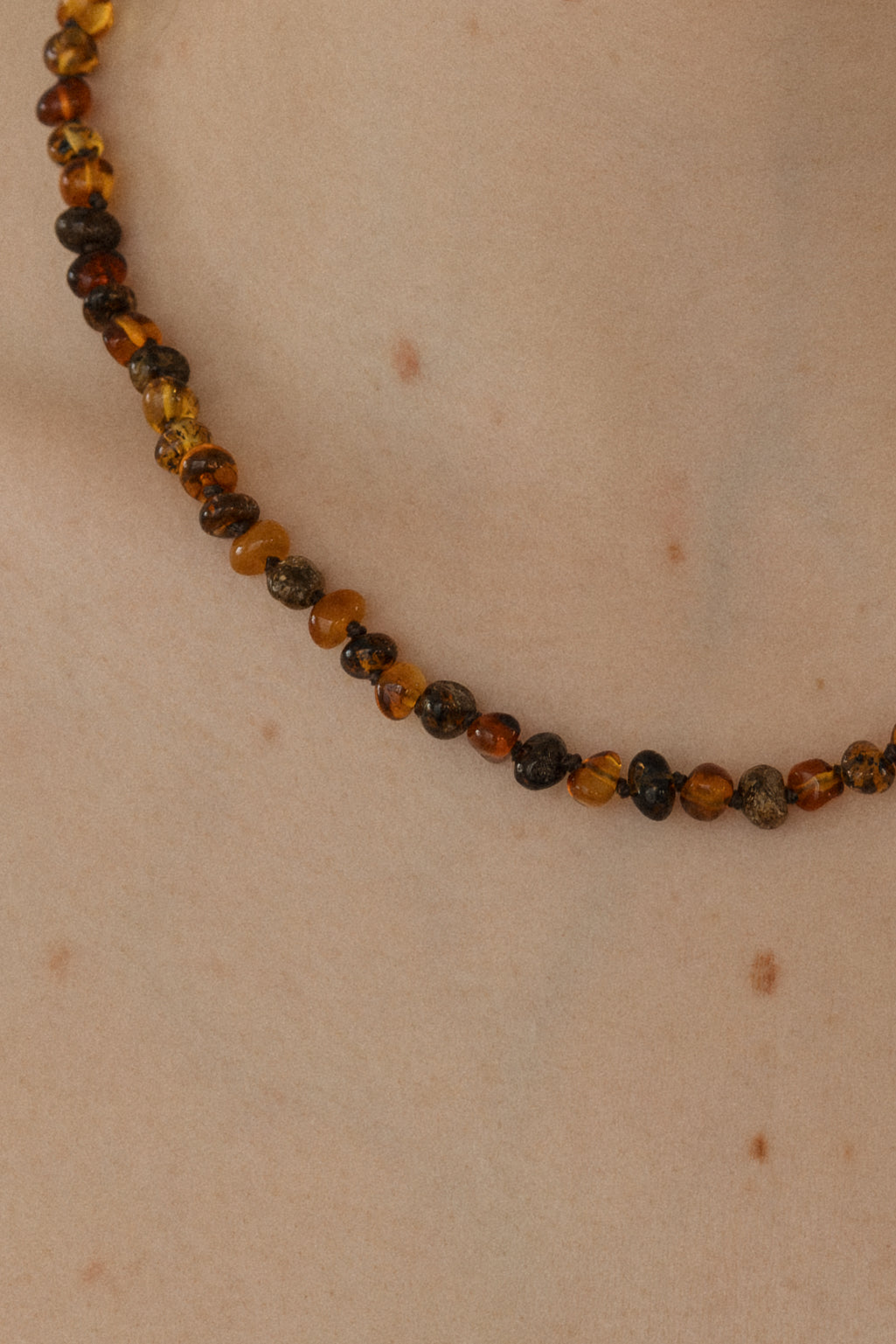 Coni barnsteen ketting baby